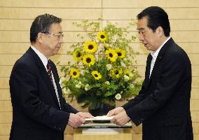 Fukushima gov. meets PM Kan