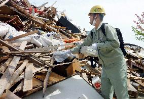 Japan eyes radiation dose limit for debris removers