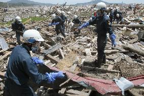 Search for quake, tsunami victims continues