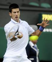 Djokovic advances to 2nd round at Wimbledon