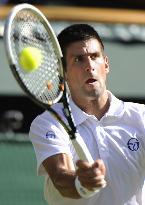 Djokovic advances to Wimbledon 4th round