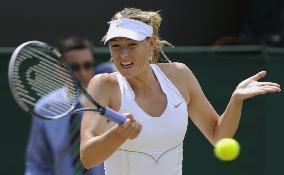 Sharapova advances to Wimbledon quarterfinals