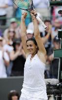 Bartoli beats Serena Williams at Wimbledon