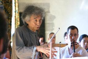 Maestro Ozawa conducts for 1st time in half year