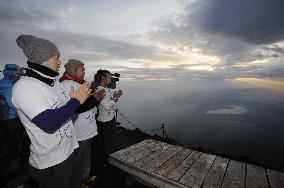 Climbing season starts at Mt. Fuji