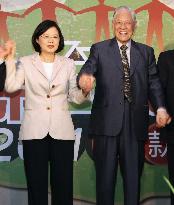 Ex-Taiwan Pres. Lee says graft charges 'groundless'