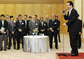 Japan premier meets Islamic envoys