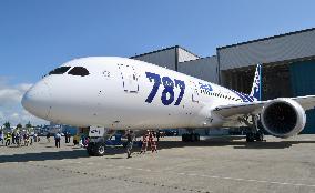 Boeing unveils Dreamliner for delivery to ANA