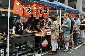 Fujinomiya 'yakisoba' noodles sold at N.Y. street fair