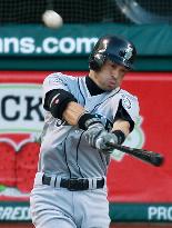 Ichiro cracks leadoff homer