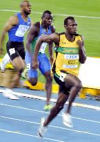 Bolt advances to 100m semifinals at worlds