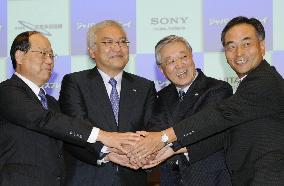 Sony, Toshiba, Hitachi agree on small LCD business merger