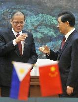 Aquino, Hu meet in Beijing