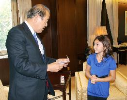 U.S. girl hands tsunami relief money to Japanese envoy