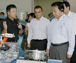 PM Noda visits Nissan plant