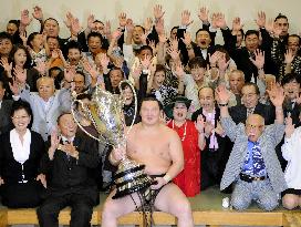 Hakuho wins 20th career title at autumn sumo