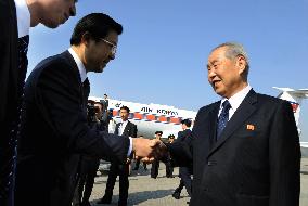 N. Korea premier visits China