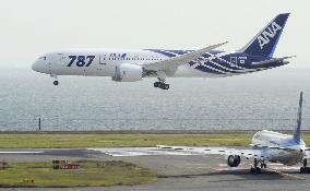 1st of ANA's Boeing 787 at Haneda