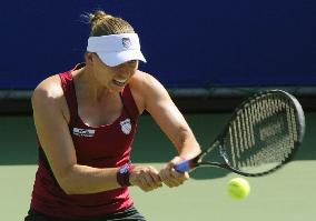 Zvonareva advances to Pan Pacific final