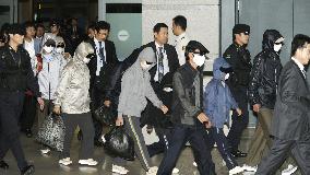 9 N. Korean defectors arrive in S. Korea