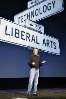 Apple co-founder Jobs dies