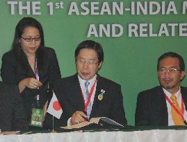 ASEAN-plus-3 nations sign emergency rice reserve pact