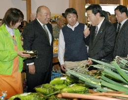 PM Noda visits farming community