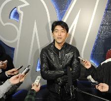 Pitcher Saito plans to continue his career in 2012