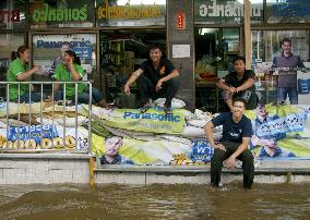 People in flood-hit northern Bangkok