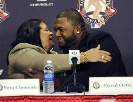 Red Sox's Ortiz receives 2011 Clemente Award