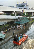 Road in front of Thai airport inundated