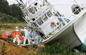 Hiroshima team decontaminates Fukushima boat