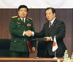 Japanese, Vietnamese defense ministers