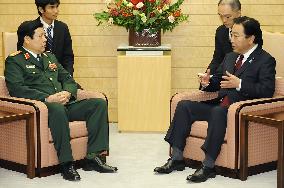 Japanese PM, Vietnamese defense minister