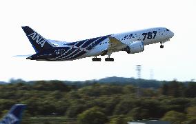 Boeing 787 departs on 1st commercial flight