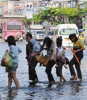 Flooding continues to spread in Bangkok