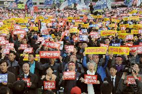 Rally against FTA in Seoul