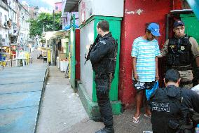 Brazil overpowers Rio slum