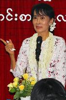 Suu Kyi in press conference