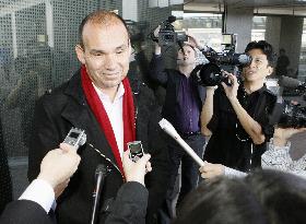 EX-Olympus CEO Woodford leaves Japan