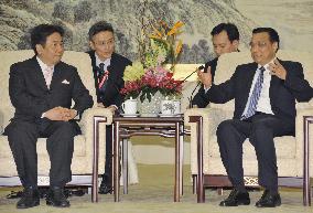 Japanese trade minister Edano, China's Li hold talks