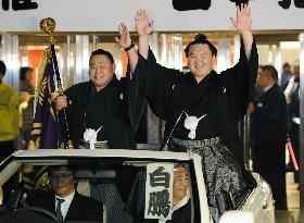 Hakuho wins Kyushu sumo tournament