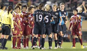 Kobe, Arsenal 1-1 in women's soccer charity match