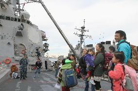 Families from Fukushima Pref. aboard U.S. destroyer Mustin