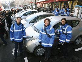 Paris launches electric car-sharing program