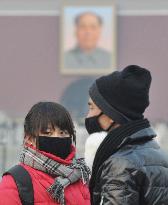 Heavy fog worsens air pollution in Beijing