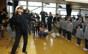 Yoko Ono encourages Fukushima children