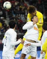 Kashiwa's Sakai scores against Santos in Club World Cup