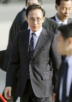 S. Korean President Lee arrives at Osaka Int'l Airport
