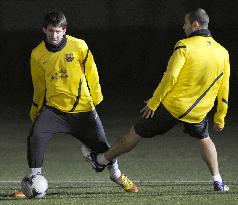 Barcelona's Messi practices before Club World Cup final